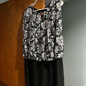 Perceptions women size 16w.  Hits just above knee